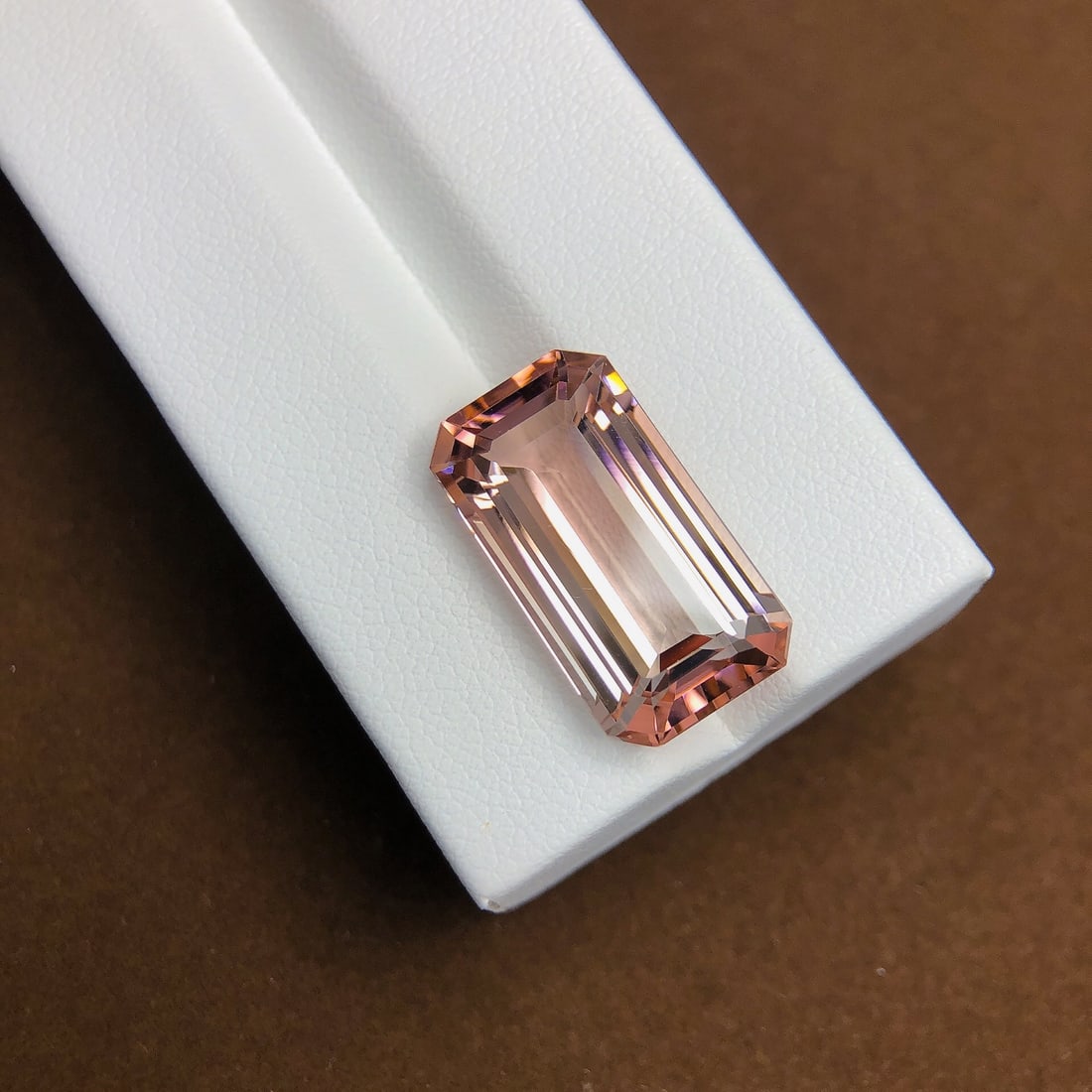 14Ctw Natural Tourmaline Loose: 14Ctw Natural Tourmaline Loose,Size:0.8inx0.4inx0.3in 14Ctw天然碧玺裸石