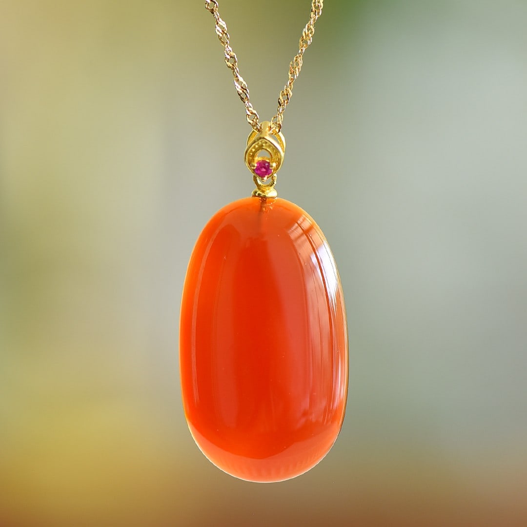 An Exquisite Sterling Silver-Gold Plated Inlaid Red Agate Necklace: An Exquisite Sterling Silver-Gold Plated Inlaid Red Agate Necklace,Size:0.8inx1.3in 纯银镀金镶红玛瑙项链
