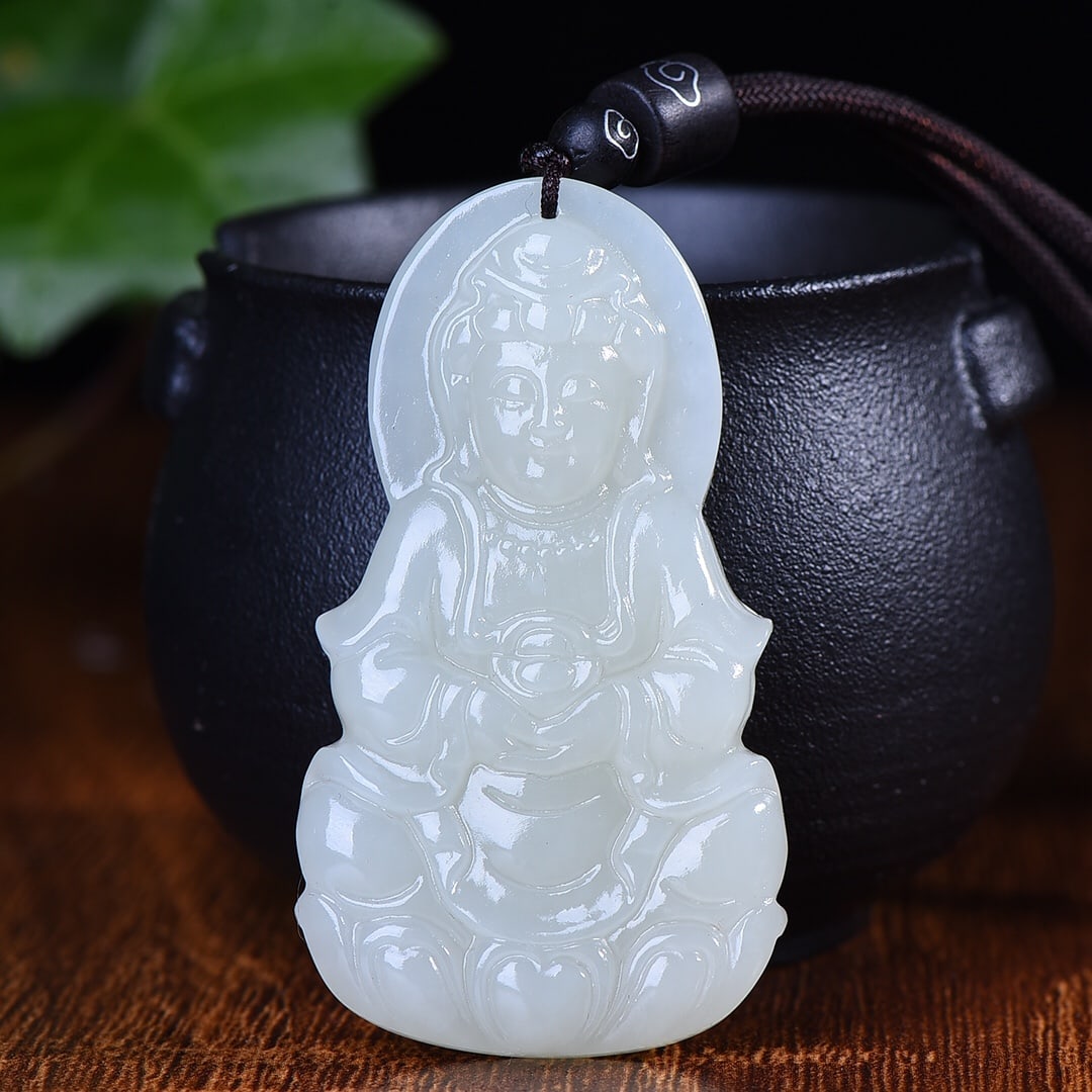 An Exquisite White Jade Statue of Avalokitesvara Pendant: An Exquisite White Jade Statue of Avalokitesvara Pendant,Size:1.3inx2.3in 白玉观音像挂件