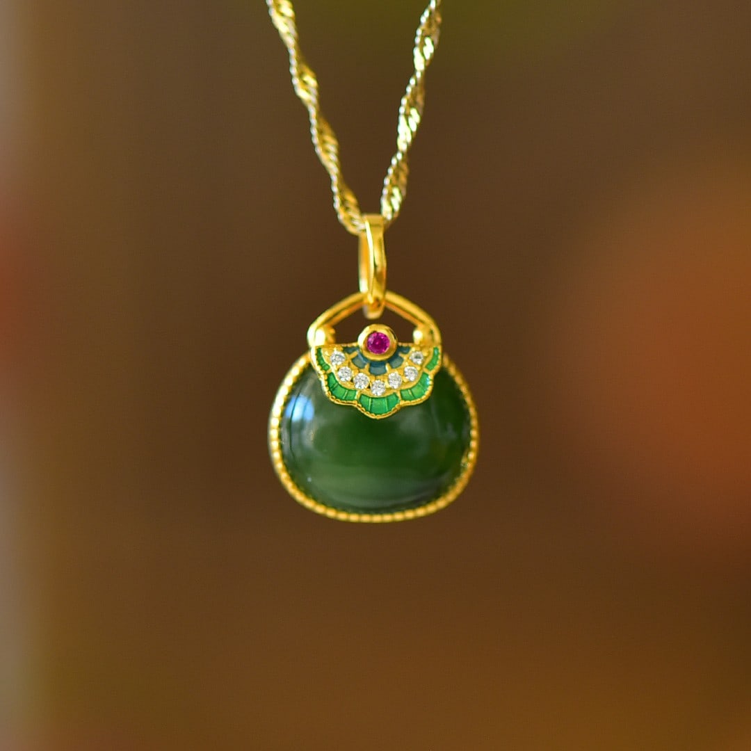 An Exquisite Sterling Silver-Gold Plated Inlaid Jasper Enamel Pendant: An Exquisite Sterling Silver-Gold Plated Inlaid Jasper Enamel Pendant 纯银镀金镶碧玉珐琅吊坠