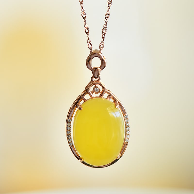 An Exquisite Sterling Silver Inlaid Amber Necklace,Inlaid Diamond: An Exquisite Sterling Silver Inlaid Amber Necklace,Inlaid Diamond,Size:0.6inx0.8in 纯银镶琥珀项链,嵌钻石