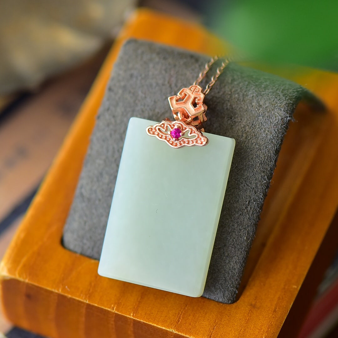 An Exquisite Sterling Silver Inlaid White Jade Necklace: An Exquisite Sterling Silver Inlaid White Jade Necklace,Size:1.1inx1.5in 纯银镶白玉项链