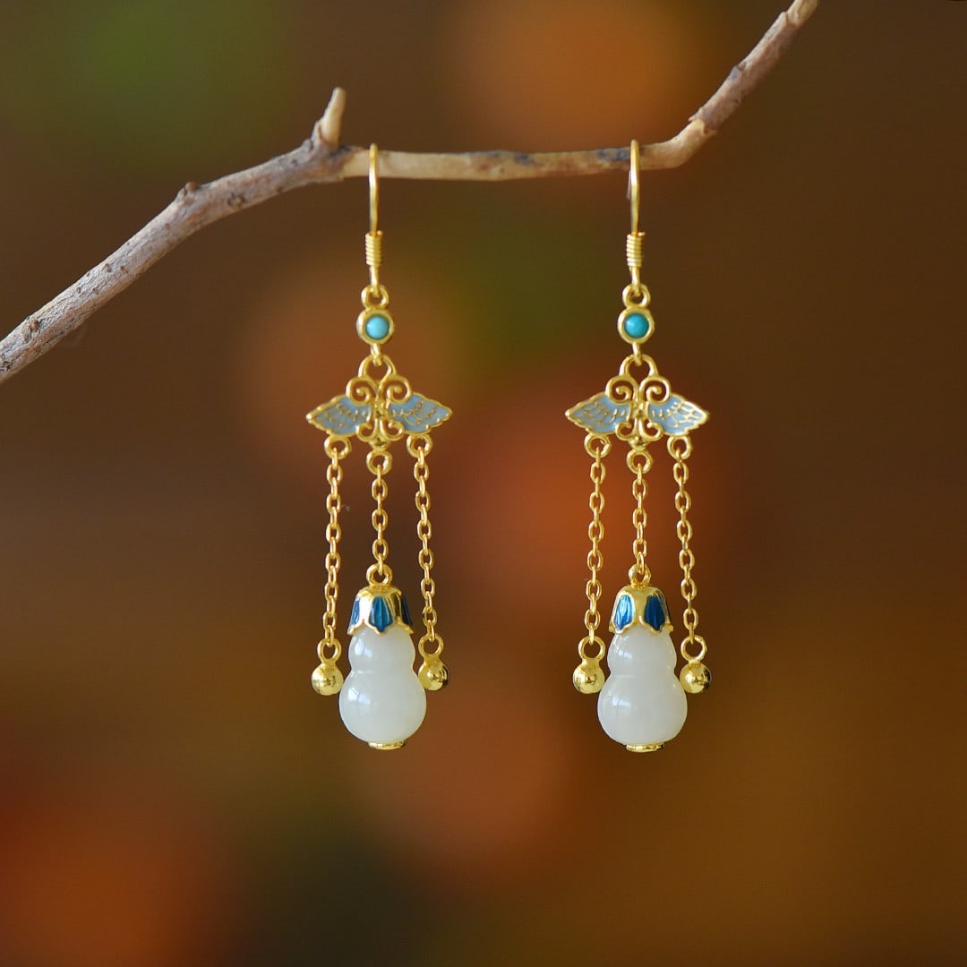 A Pair of Exquisite Sterling Silver-Gold Plated Inlaid White Jade Enamel Earrings: A Pair of Exquisite Sterling Silver-Gold Plated Inlaid White Jade Enamel Earrings,Size:0.4inx0.6in 一对纯银镀金镶白玉珐琅耳Ĩ
