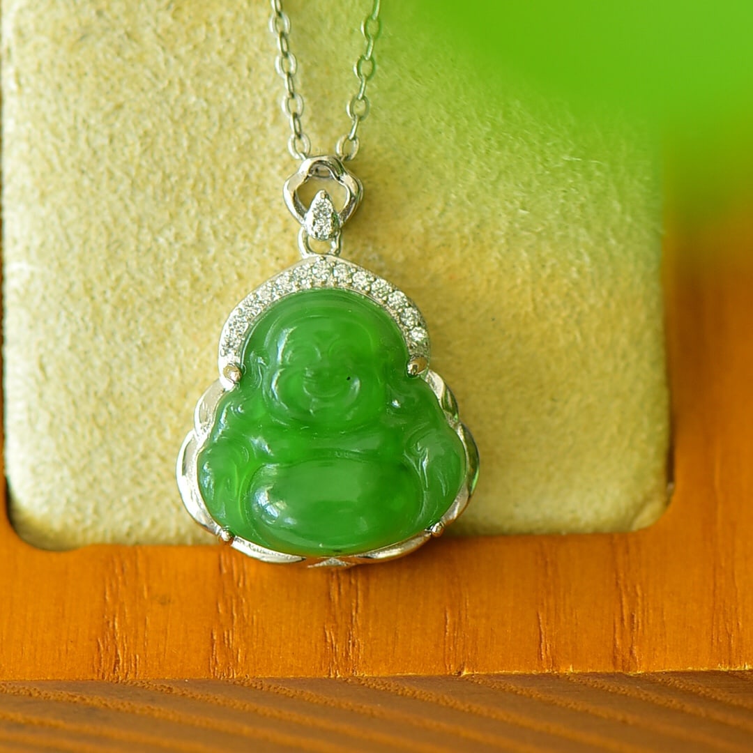 An Exquisite Sterling Silver Inlaid Jasper Necklace,Inlaid Diamond: An Exquisite Sterling Silver Inlaid Jasper Necklace,Inlaid Diamond,Size:0.7inx0.9in 纯银镶碧玉项链,嵌钻石