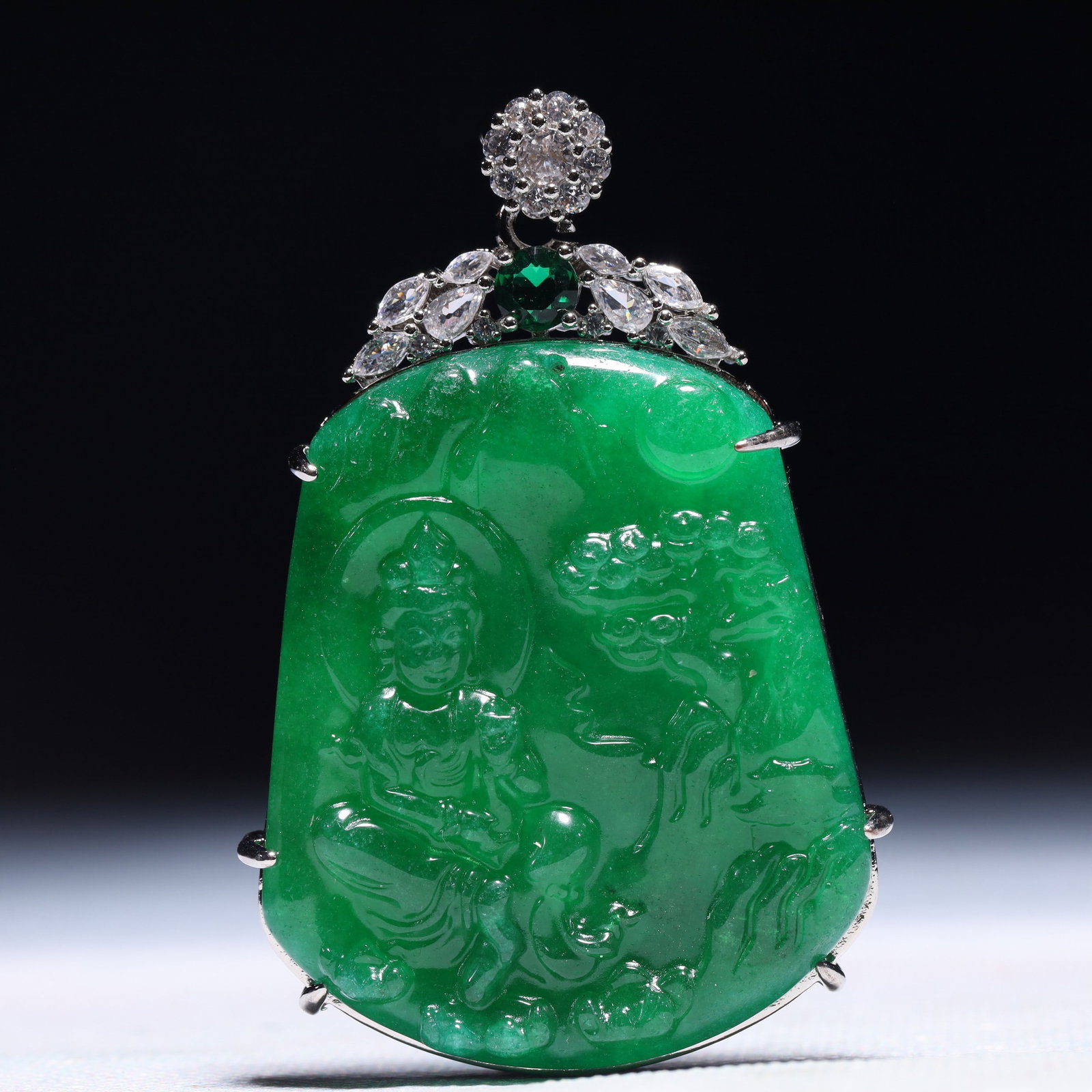 An Exquisite Statue of Avalokitesvara Pendant,Inlaid Gems: An Exquisite Statue of Avalokitesvara Pendant,Inlaid Gems,Size:1.8inx0.4inx2.8in,Weight:47.5g 一个精美的观音像吊坠,镶宝石