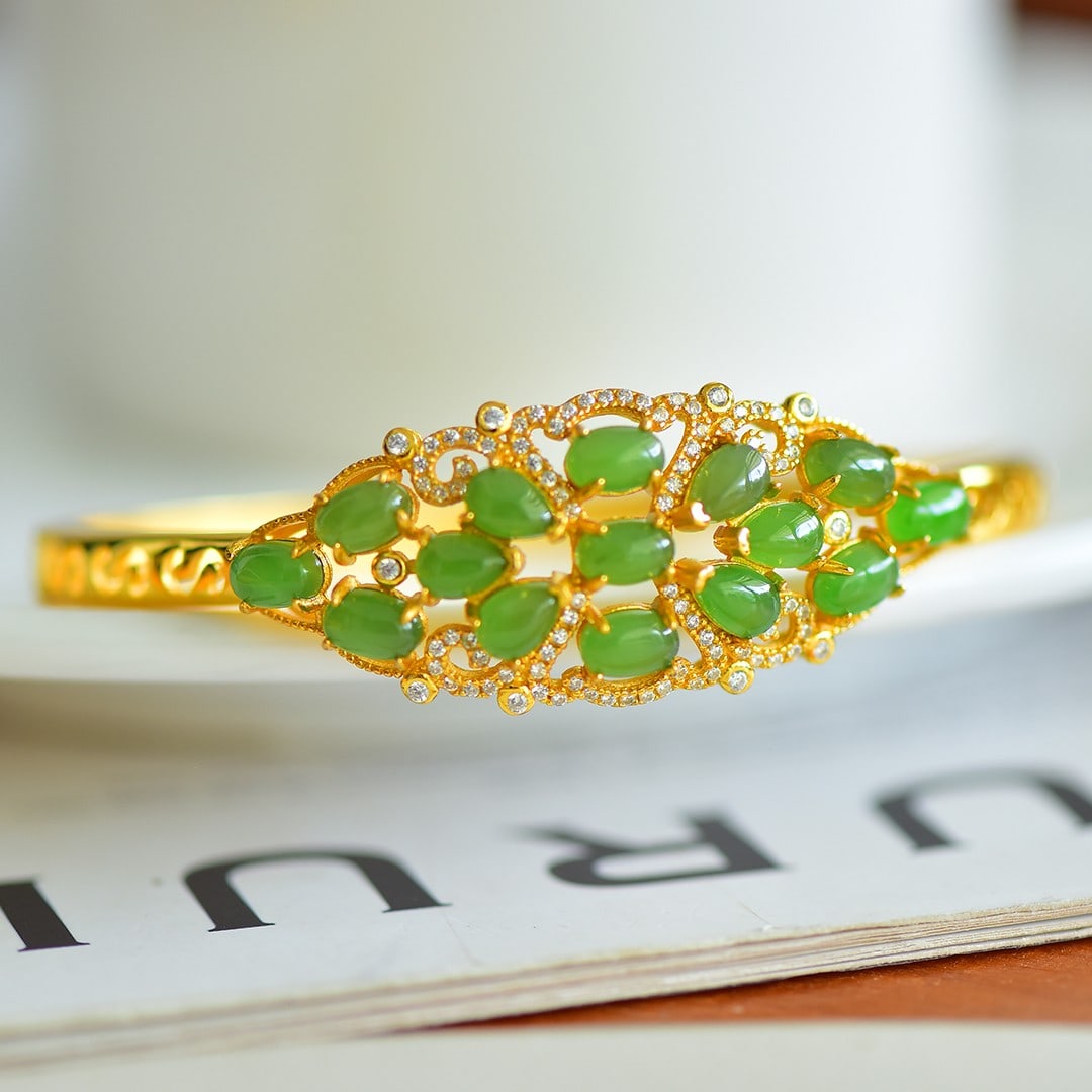 An Exquisite Sterling Silver-Gold Plated Inlaid Jasper Bracelet,Inlaid Diamond: An Exquisite Sterling Silver-Gold Plated Inlaid Jasper Bracelet,Inlaid Diamond,Size:0.2inx0.2in 纯银镀金镶碧玉手镯,嵌钻石