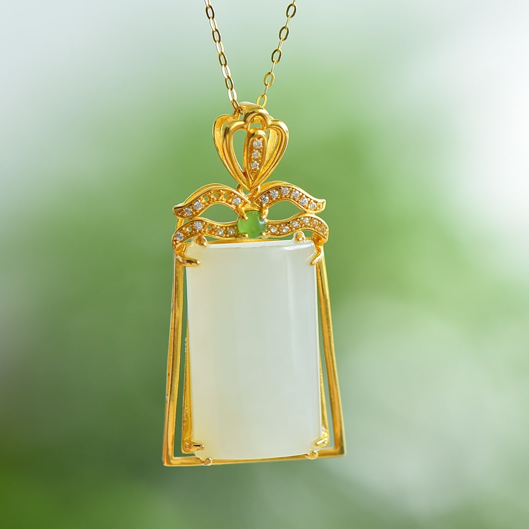An Exquisite Sterling Silver-Gold Plated Inlaid White Jade Pendant: An Exquisite Sterling Silver-Gold Plated Inlaid White Jade Pendant, 纯银镀金镶白玉吊坠