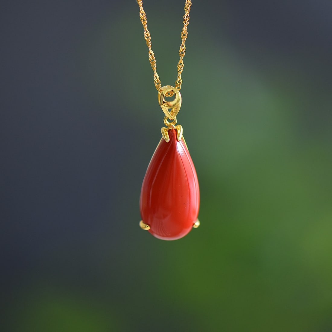 An Exquisite Sterling Silver-Gold Plated Inlaid Cinnabar Pendant: An Exquisite Sterling Silver-Gold Plated Inlaid Cinnabar Pendant,Size:0.5inx1in 寓意:水滴石穿 纯银镀金镶朱砂吊ࢼ