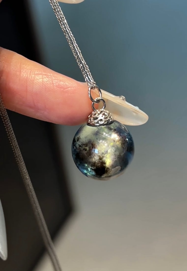 An Exquisite Aquamarine Necklace: An Exquisite Aquamarine Necklace,Size:0.6in,Weight:6.5g 海蓝宝项链