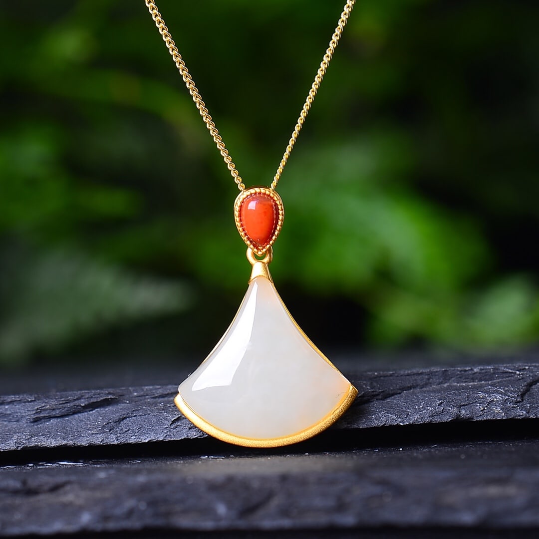 An Exquisite Sterling Silver-Gold Plated Inlaid White Jade Pendant: An Exquisite Sterling Silver-Gold Plated Inlaid White Jade Pendant,Size:0.7inx0.7in 纯银镀金镶白玉吊坠