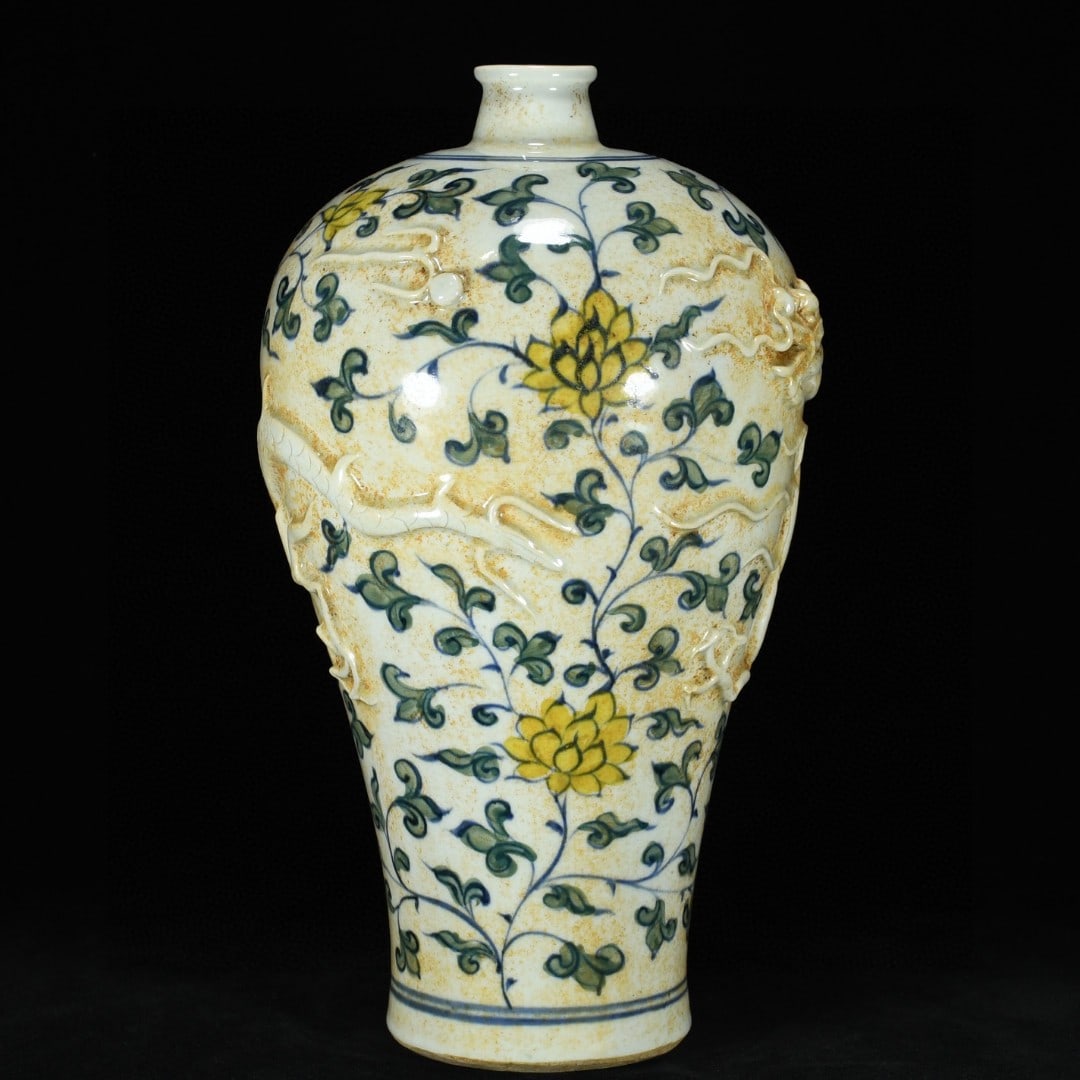 A Exquisite Tri-Color Glazed Lotus Pattern Dragon Pattern Vase - 4