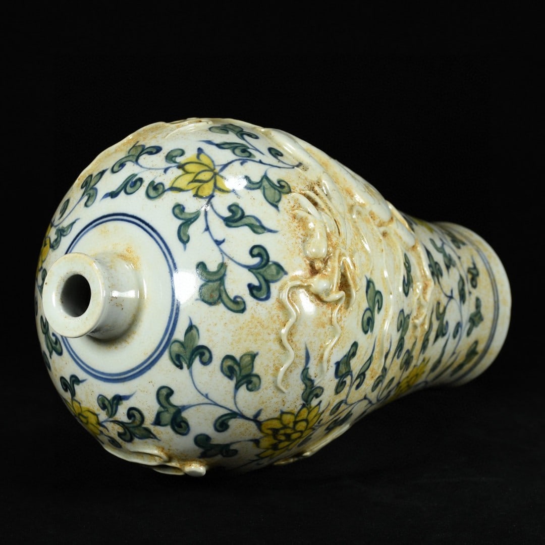 A Exquisite Tri-Color Glazed Lotus Pattern Dragon Pattern Vase - 5