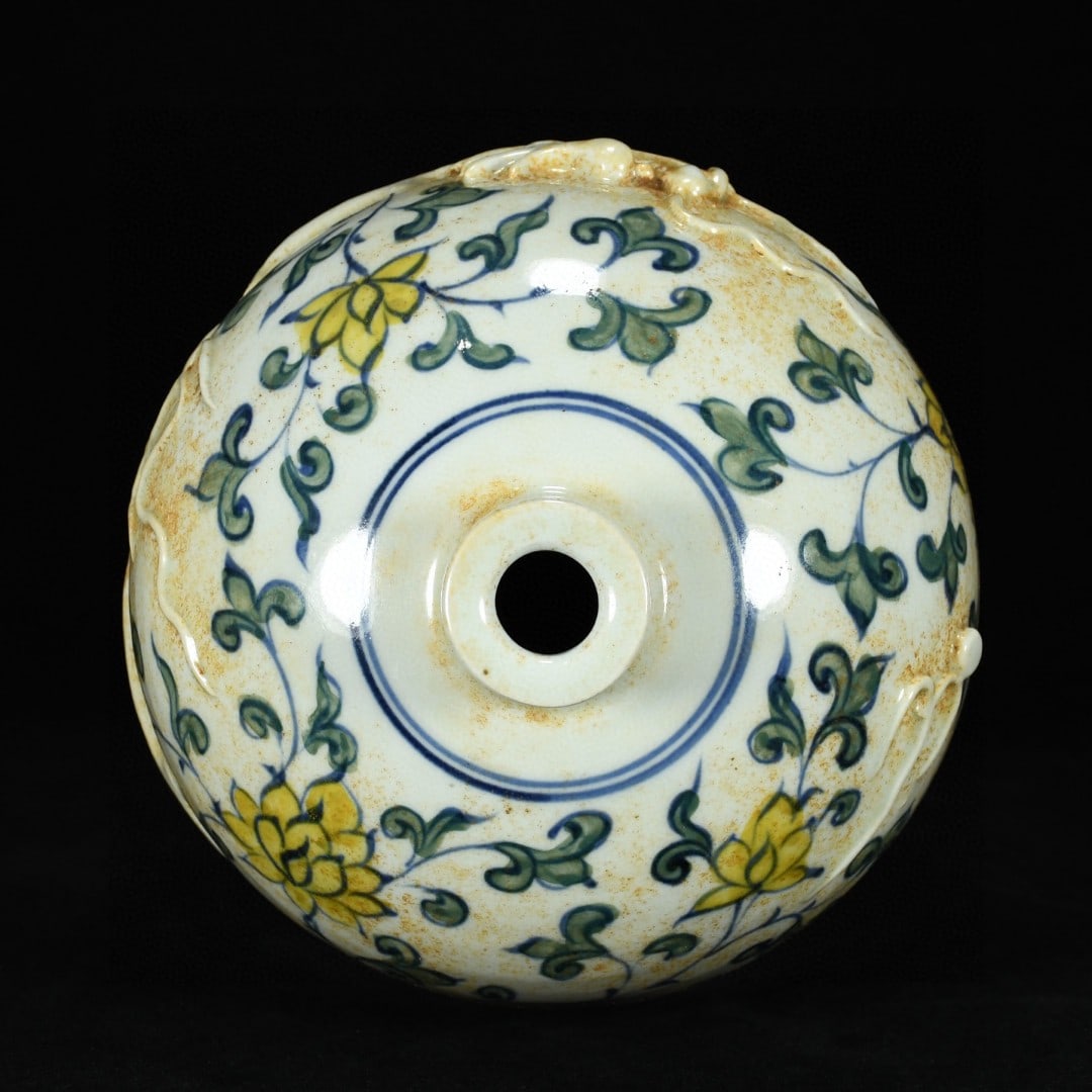 A Exquisite Tri-Color Glazed Lotus Pattern Dragon Pattern Vase - 6