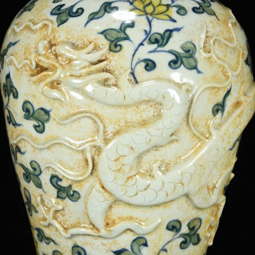 A Exquisite Tri-Color Glazed Lotus Pattern Dragon Pattern Vase - 7