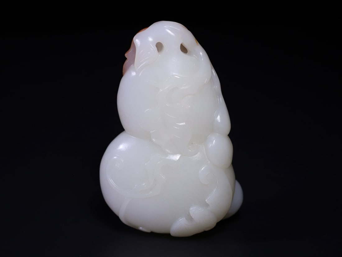 A Exquisite Hotan Jade Gourd Handheld Carving: A Exquisite Hotan Jade Gourd Handheld Carving,Qing Dynasty, China,Size:3.1inx2inx1.1in,Weight:158g 和田玉葫芦手把件,中国清代