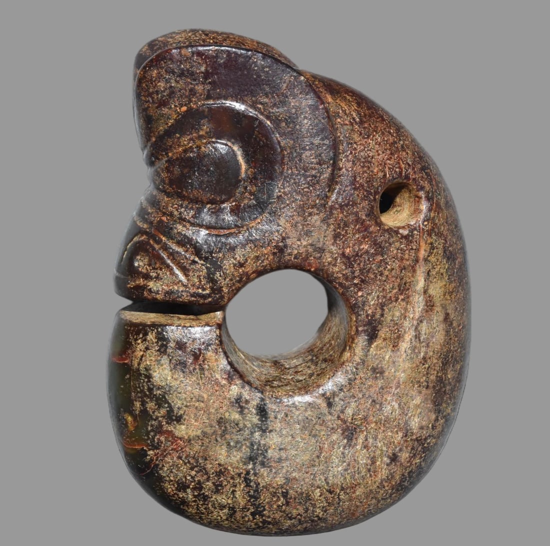 A Exquisite Hemoyu Pig Dragon: A Exquisite Hemoyu Pig Dragon,Ancient Time, China,Size:4.9inx3.7in,Weight:610g 河磨玉猪龙,远古时期