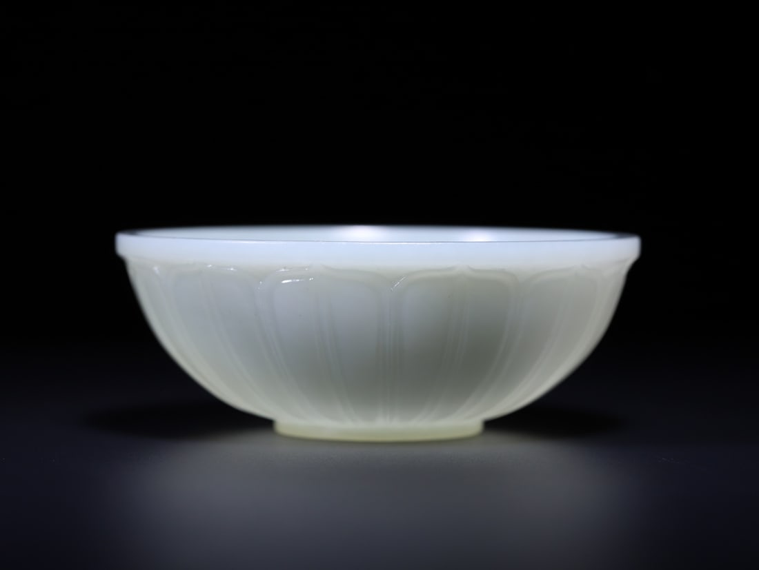 A Exquisite Hotan Jade Bowl (1 of 6)