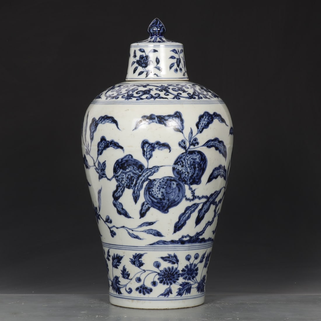 A Exquisite Blue and White Peach Pattern Vase - 2