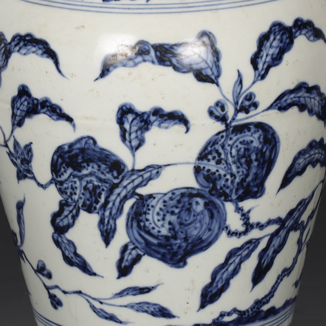 A Exquisite Blue and White Peach Pattern Vase - 4