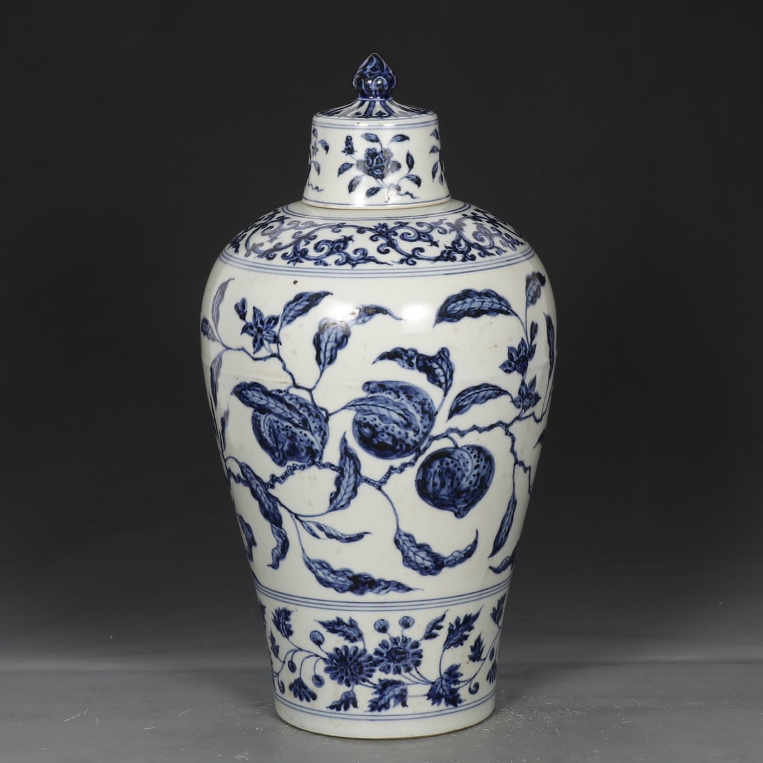 A Exquisite Blue and White Peach Pattern Vase - 5