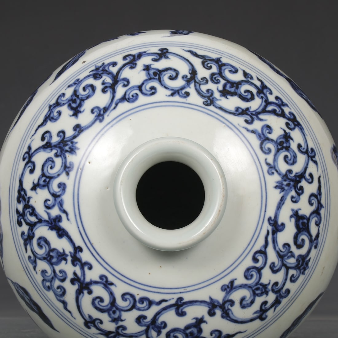 A Exquisite Blue and White Peach Pattern Vase - 8