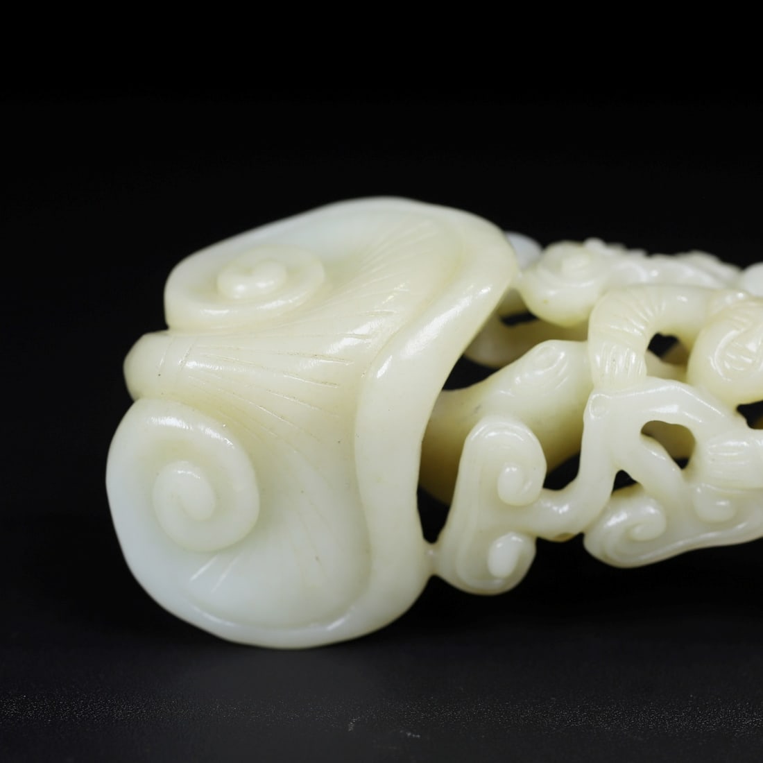 A Exquisite Hotan Jade Ruyi - 4