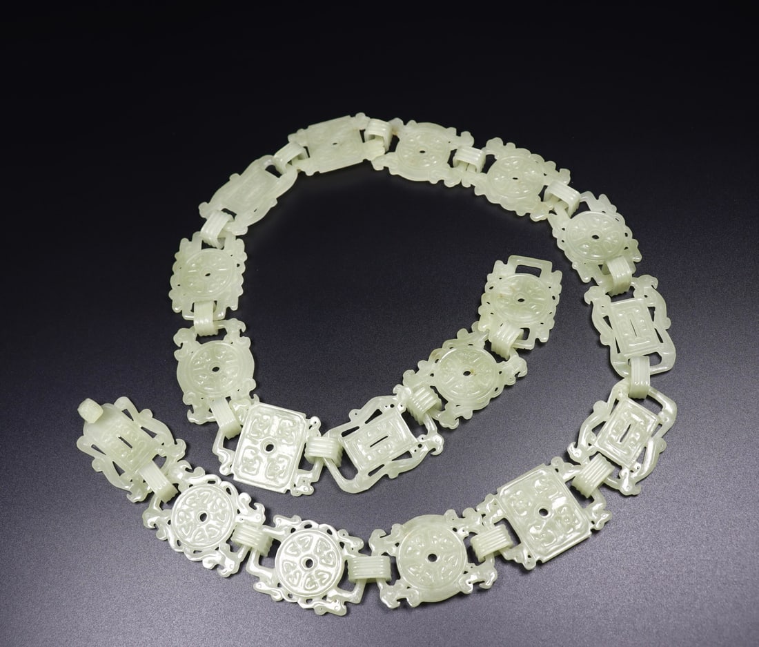 A Exquisite Hotan Jade Belt: A Exquisite Hotan Jade Belt,Han Dynasty, China,Size:43.3inx1.6inx0.6in,Weight:362g 和田玉腰带,中国汉代