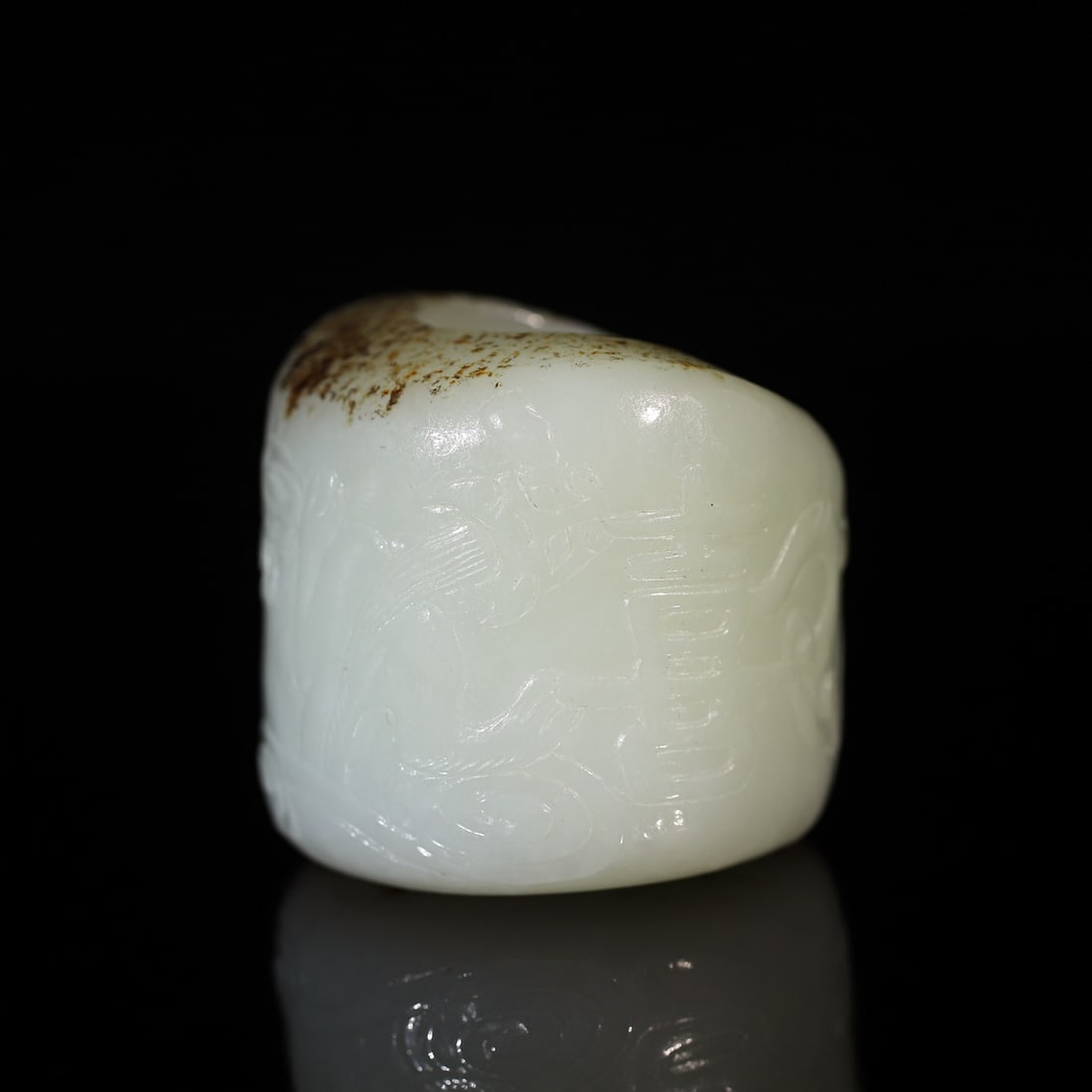 A Exquisite Hotan Jade Dragon Thumb Ring: A Exquisite Hotan Jade Dragon Thumb Ring,Qing Dynasty, China,Size:1.8inx1.7in 和田玉龙扳指,中国清代