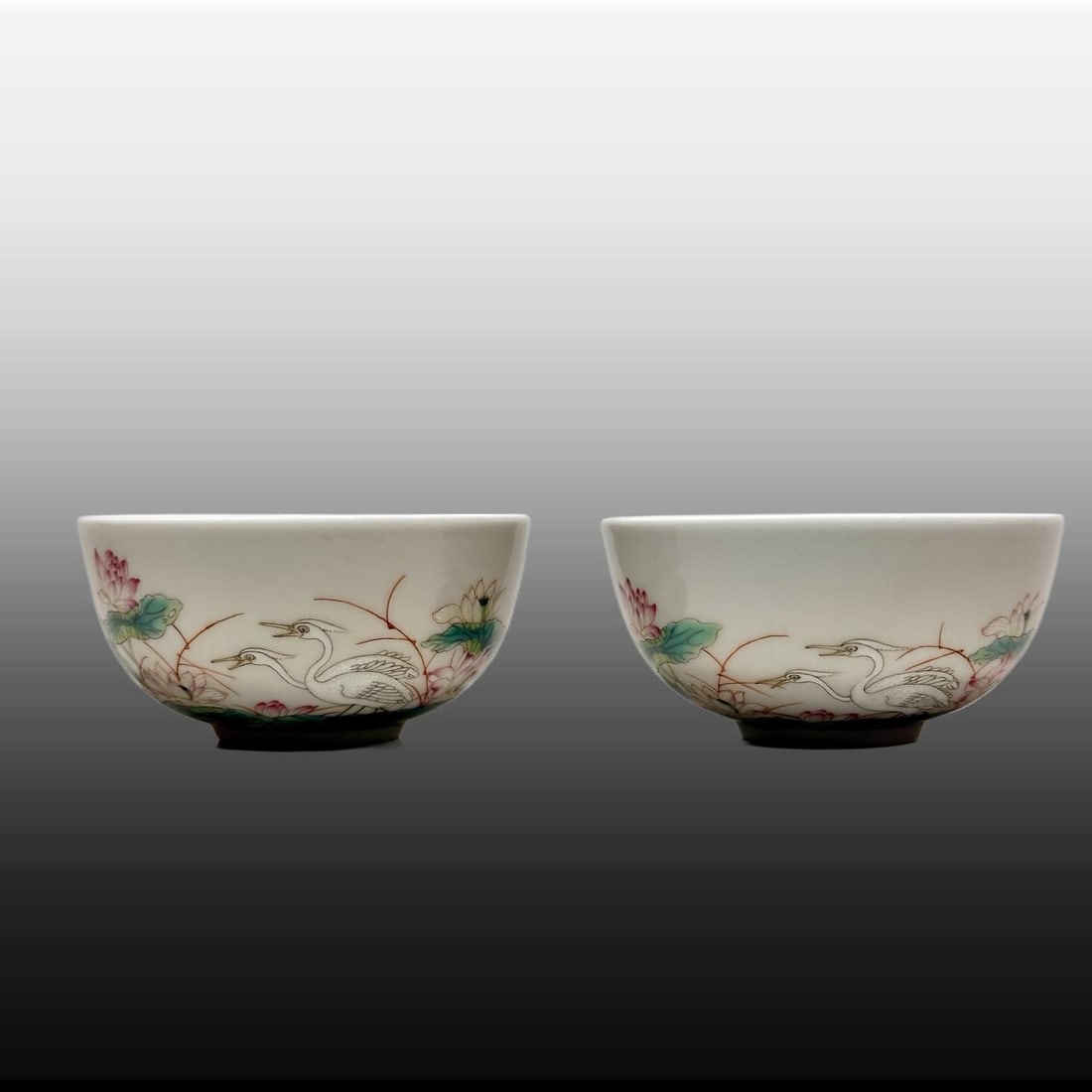 A pair of Exquisite Famille-Rose Flower and Bird Pattern Bowl: A pair of Exquisite Famille-Rose Flower and Bird Pattern Bowl,Qing Dynasty, China,Qianlong Six-character Mark,Size:1.7inx3.4inx1.3in