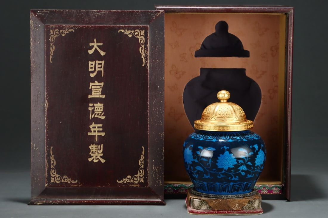 A Exquisite Peacock Blue Glazed Lotus Pattern Jar: A Exquisite Peacock Blue Glazed Lotus Pattern Jar,Ming Dynasty, China,Xuande Six-character Mark,Size:8.1inx6.5in