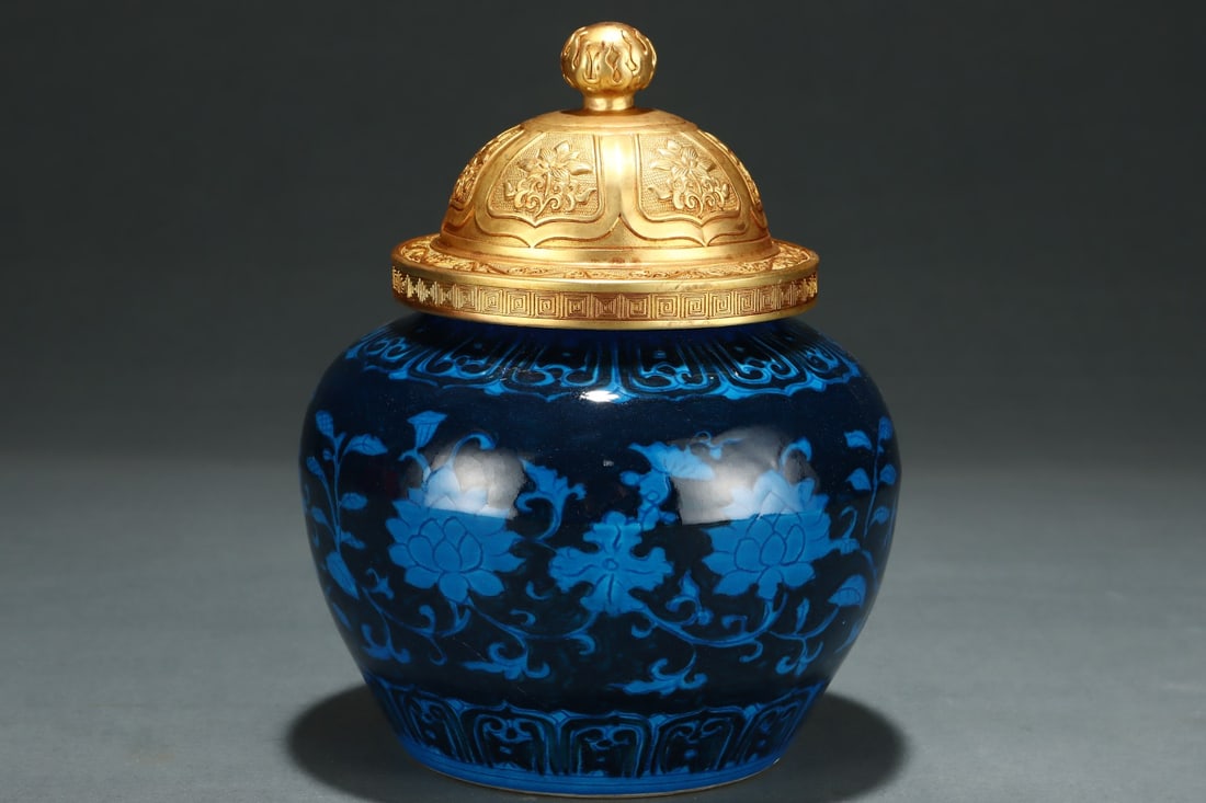 A Exquisite Peacock Blue Glazed Lotus Pattern Jar - 3