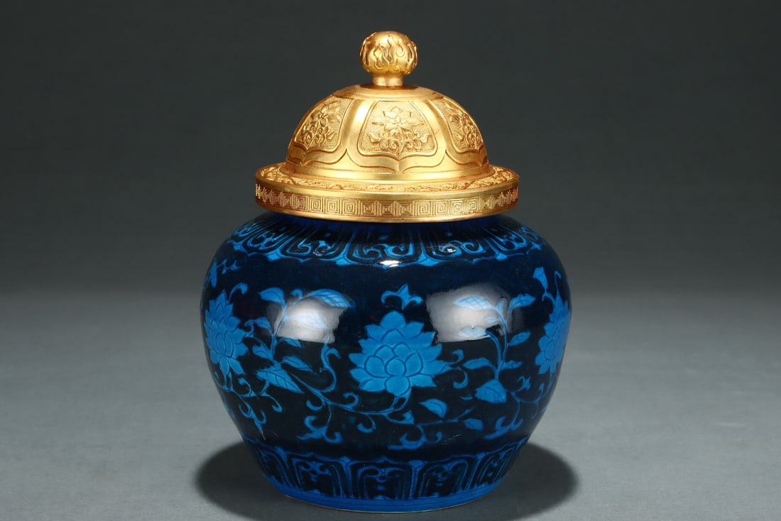 A Exquisite Peacock Blue Glazed Lotus Pattern Jar - 4