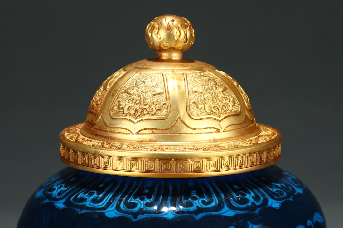 A Exquisite Peacock Blue Glazed Lotus Pattern Jar - 5