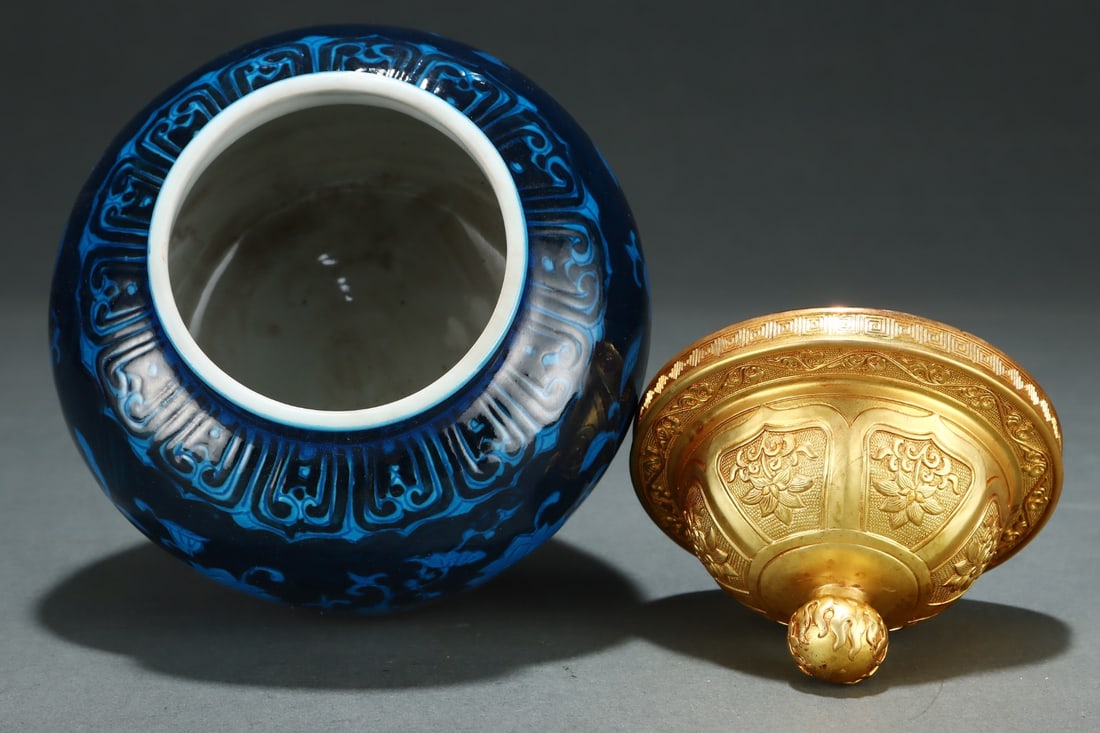 A Exquisite Peacock Blue Glazed Lotus Pattern Jar - 7