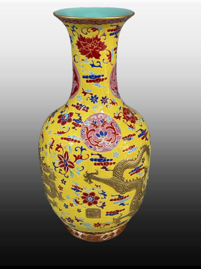 A Exquisite Yellow Ground Painted Gold Dragon Pattern Vase: A Exquisite Yellow Ground Painted Gold Dragon Pattern Vase,Qing Dynasty, China,Qianlong Six-character Mark,Size:13.8inx7.5in