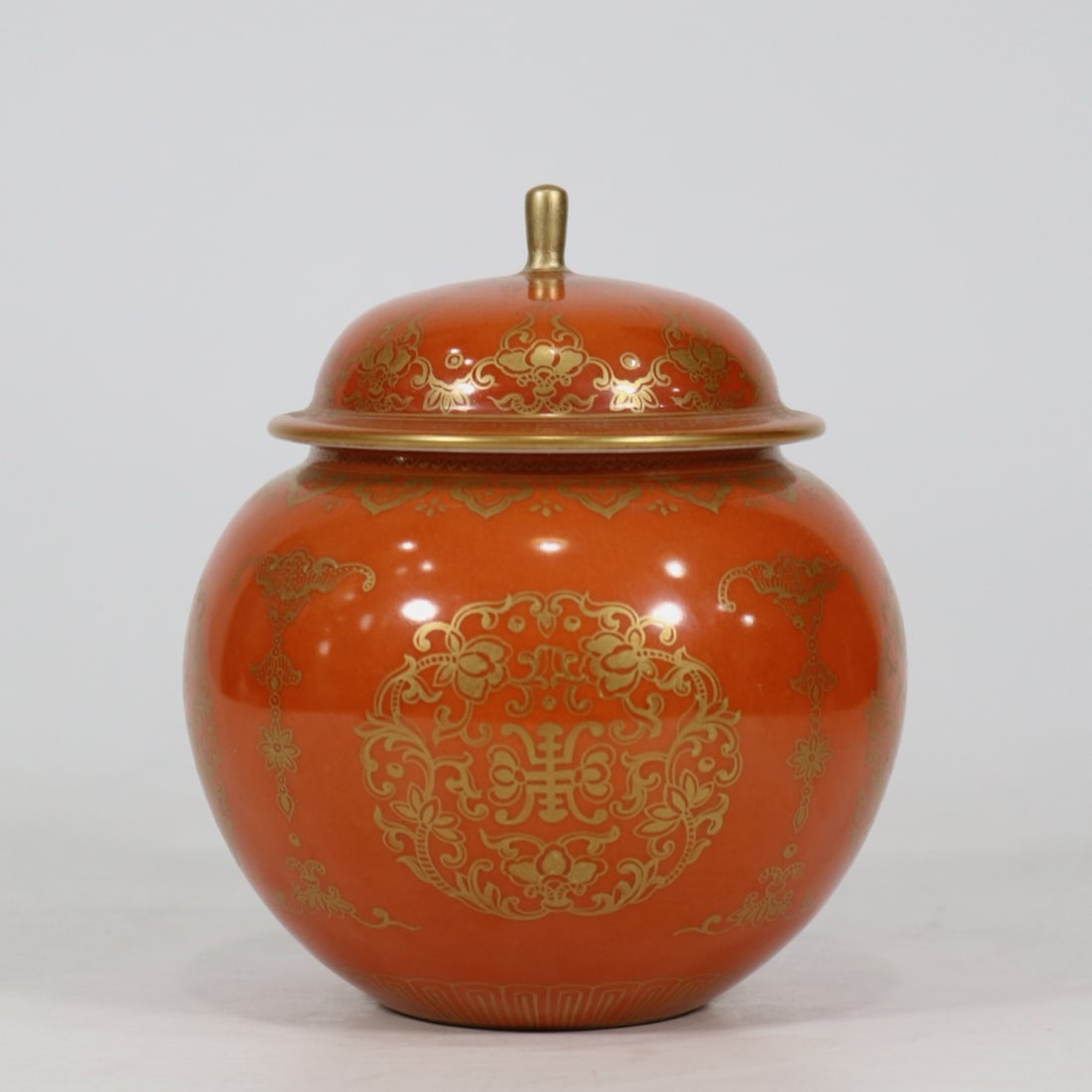 A Exquisite Iron Red Painted Gold Jar: A Exquisite Iron Red Painted Gold Jar,Qing Dynasty, China,Qianlong Four-character Mark,Size:5.1inx4.1in