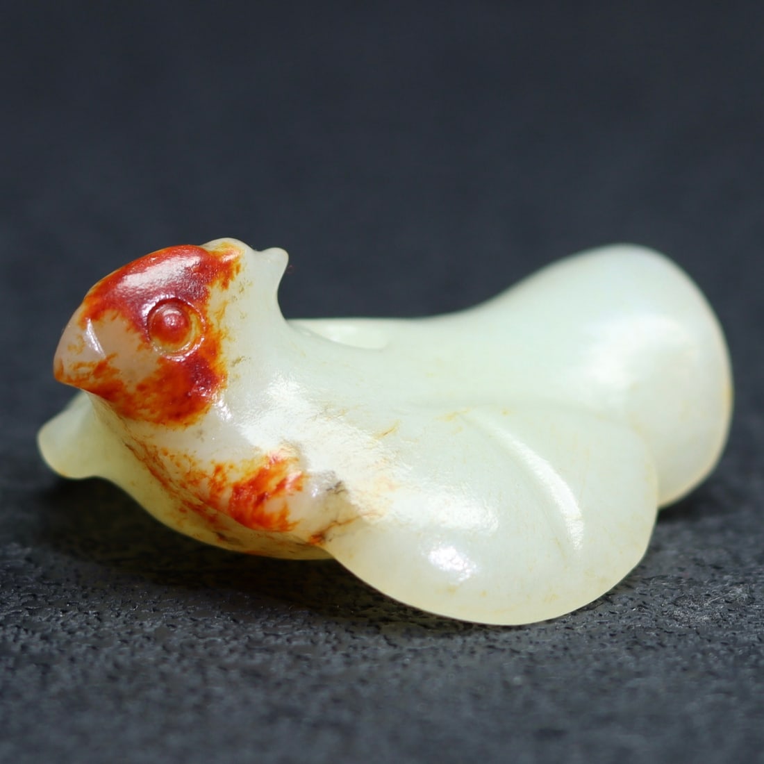 A Exquisite Hotan Jade Bird Ornament: A Exquisite Hotan Jade Bird Ornament,Han Dynasty, China,Size:1.9inx1.6inx0.8in ,Weight:29g 和田玉鸟摆件,中国汉代