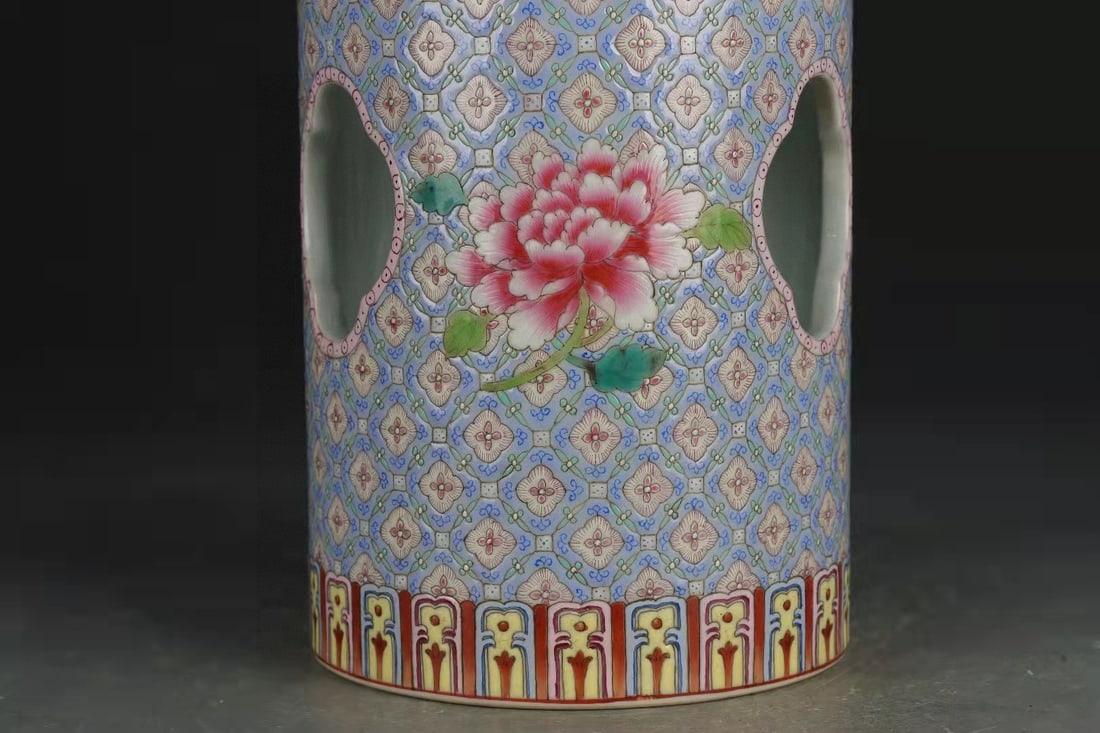 A Exquisite Blue Ground Flower Pattern Tube - 3