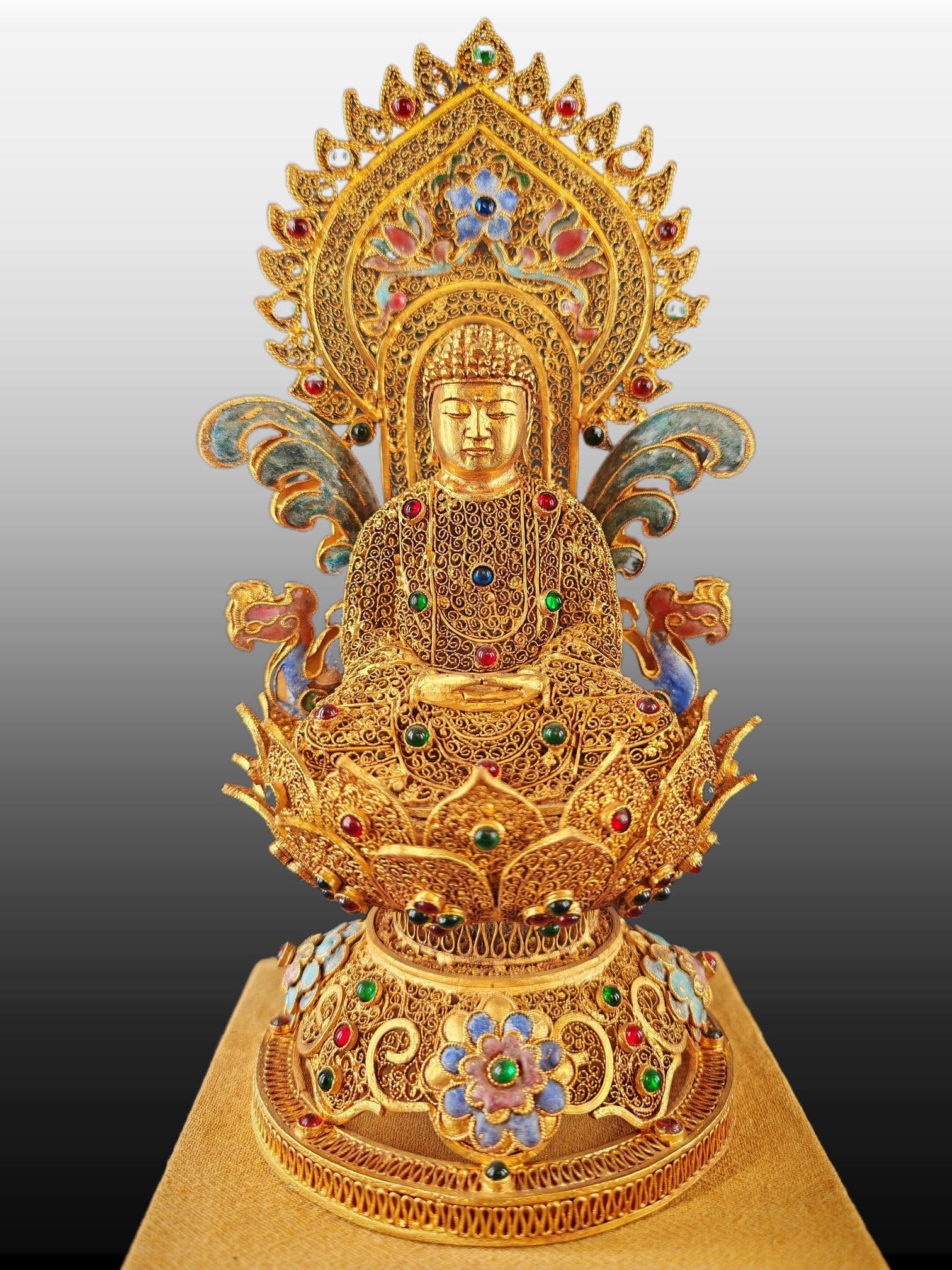 A Exquisite Filigree Gilt Inlaid Gems Buddha statue: A Exquisite Filigree Gilt Inlaid Gems Buddha statue,Qing Dynasty, China,Qianlong Four-character Mark,Size:3.9inx8.7in