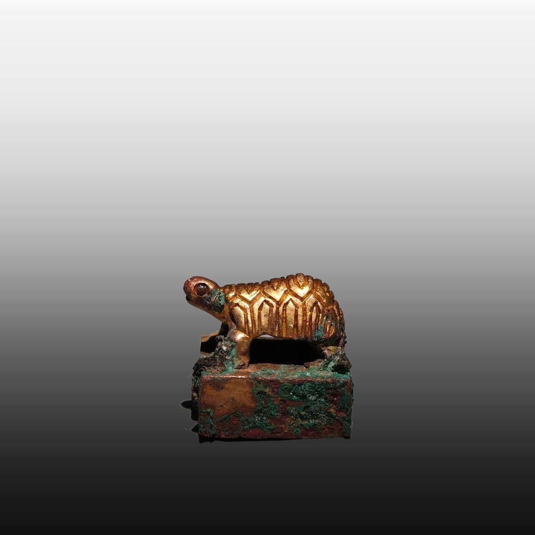 A Exquisite Gilt Bronze Turtle Seal: A Exquisite Gilt Bronze Turtle Seal,Han Dynasty, China,Size:0.8inx0.9inx0.8in,Weight:g 铜鎏金龟印章,中国汉代