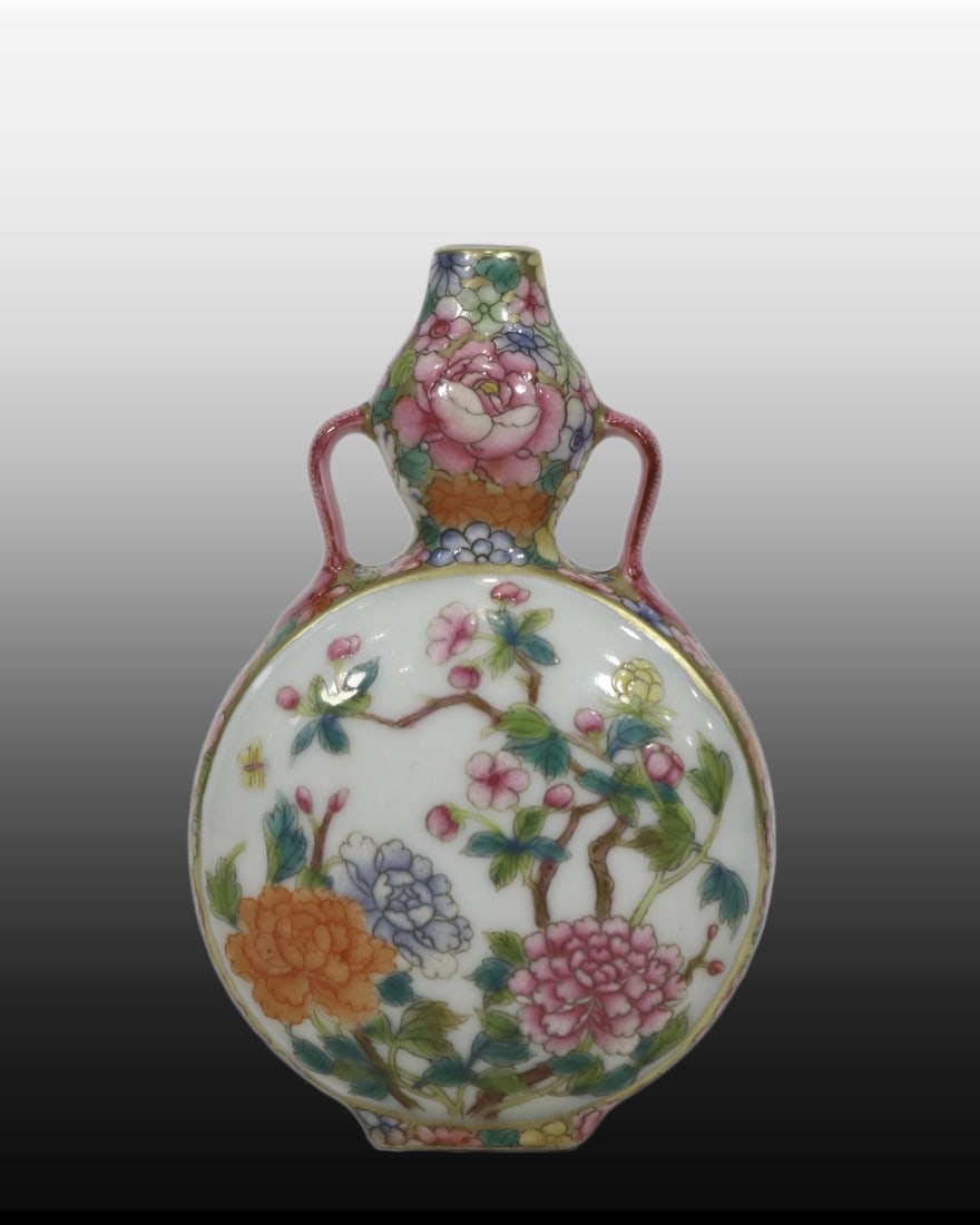 A Exquisite Famille Rose Flower Pattern Vase: A Exquisite Famille Rose Flower Pattern Vase,Qing Dynasty, China,Qianlong Four-character Mark,Size:3.5inx2.4in 粉彩花卉纹瓶,中国清代,乾