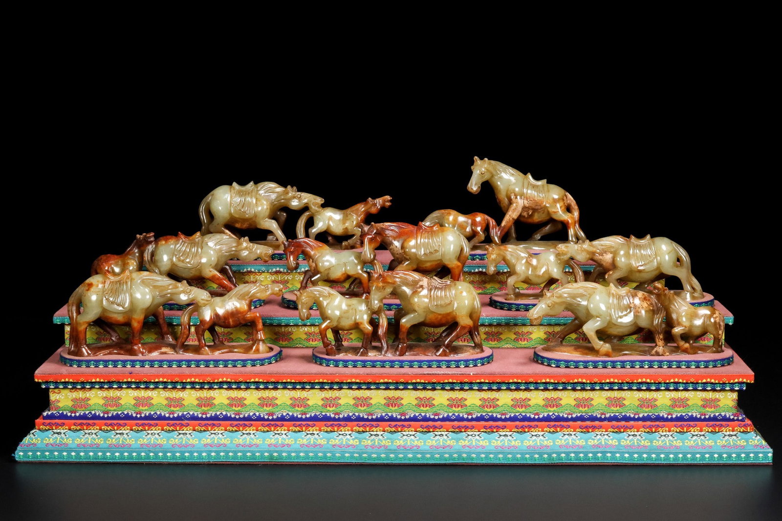 A Set of Exquisite Hotan Jade Horse Ornament: A Set of Exquisite Hotan Jade Horse Ornament,Han Dynasty, China,Size:6.5inx5.7inx3.5in,Weight:2830g 一套和田玉马摆件,中国汉代