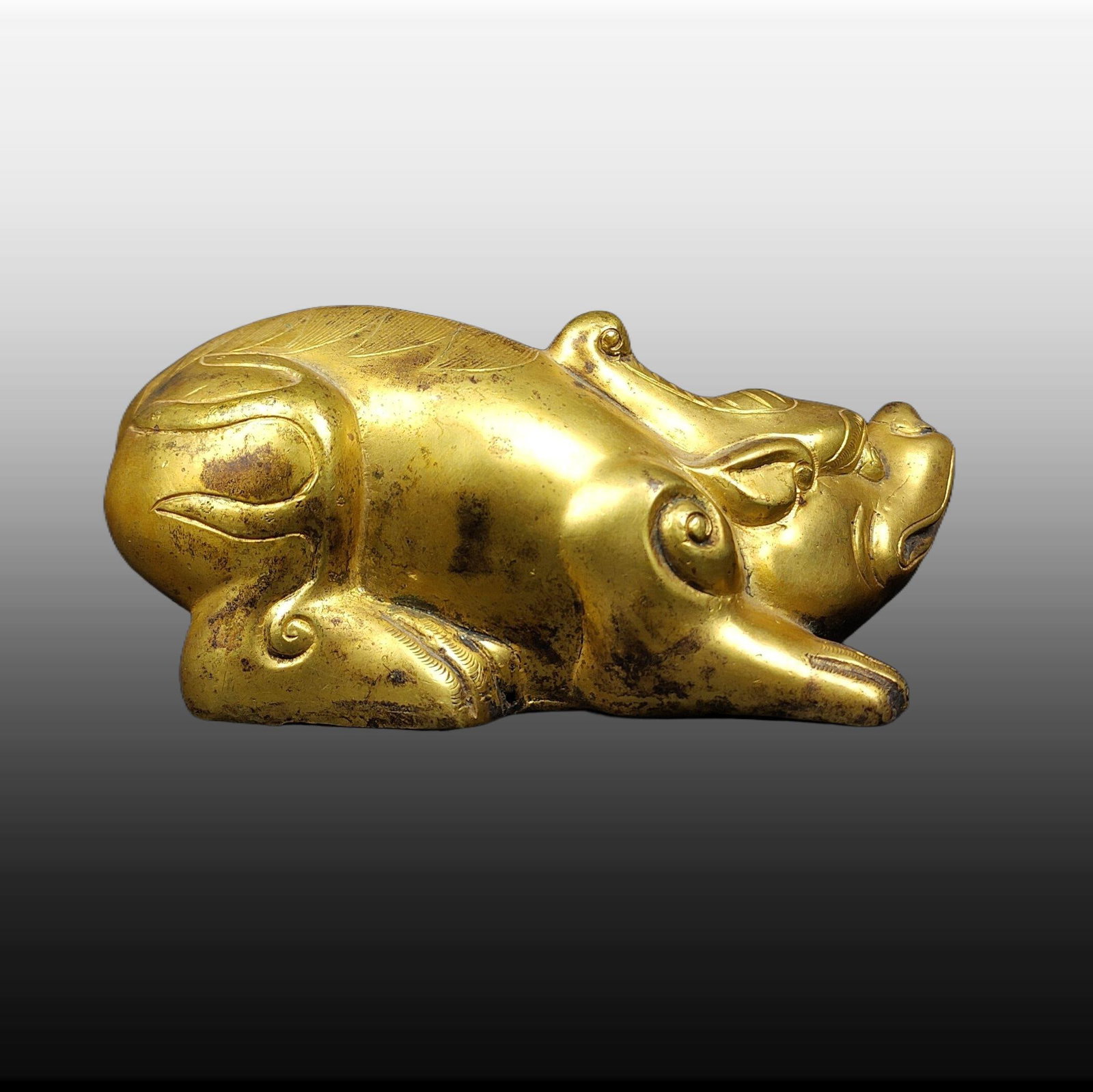 A Exquisite Gilt Bronze Auspicious Beast Paper Weight: A Exquisite Gilt Bronze Auspicious Beast Paper Weight,Ming Dynasty, China,Size:2inx5.1in,Weight:397g 铜鎏金瑞兽镇纸,中国明代