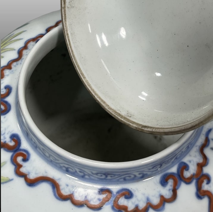 A Exquisite Doucai Eagle Pattern Jar - 6