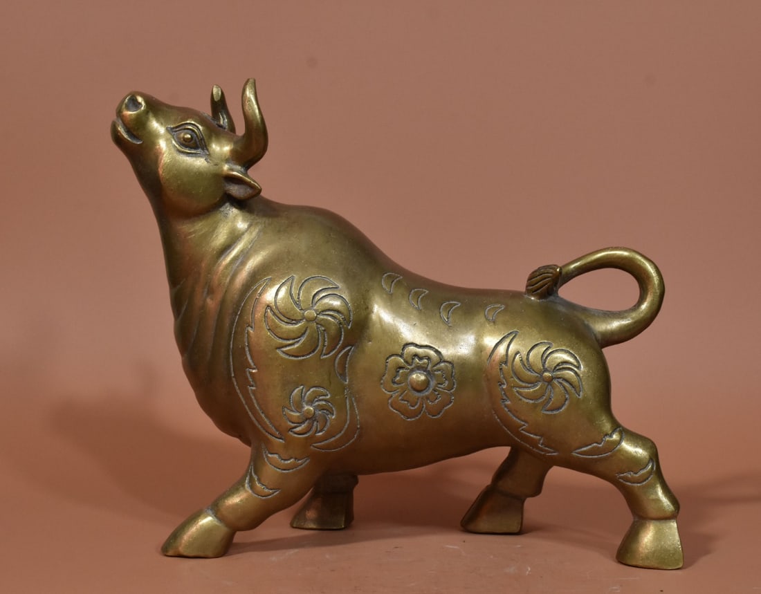 A Exquisite Gilt Bronze Buffalo Ornament: A Exquisite Gilt Bronze Buffalo Ornament,Ming Dynasty, China,Size:9.4inx11.8in,Weight:3700g 铜鎏金牛摆件,中国明代
