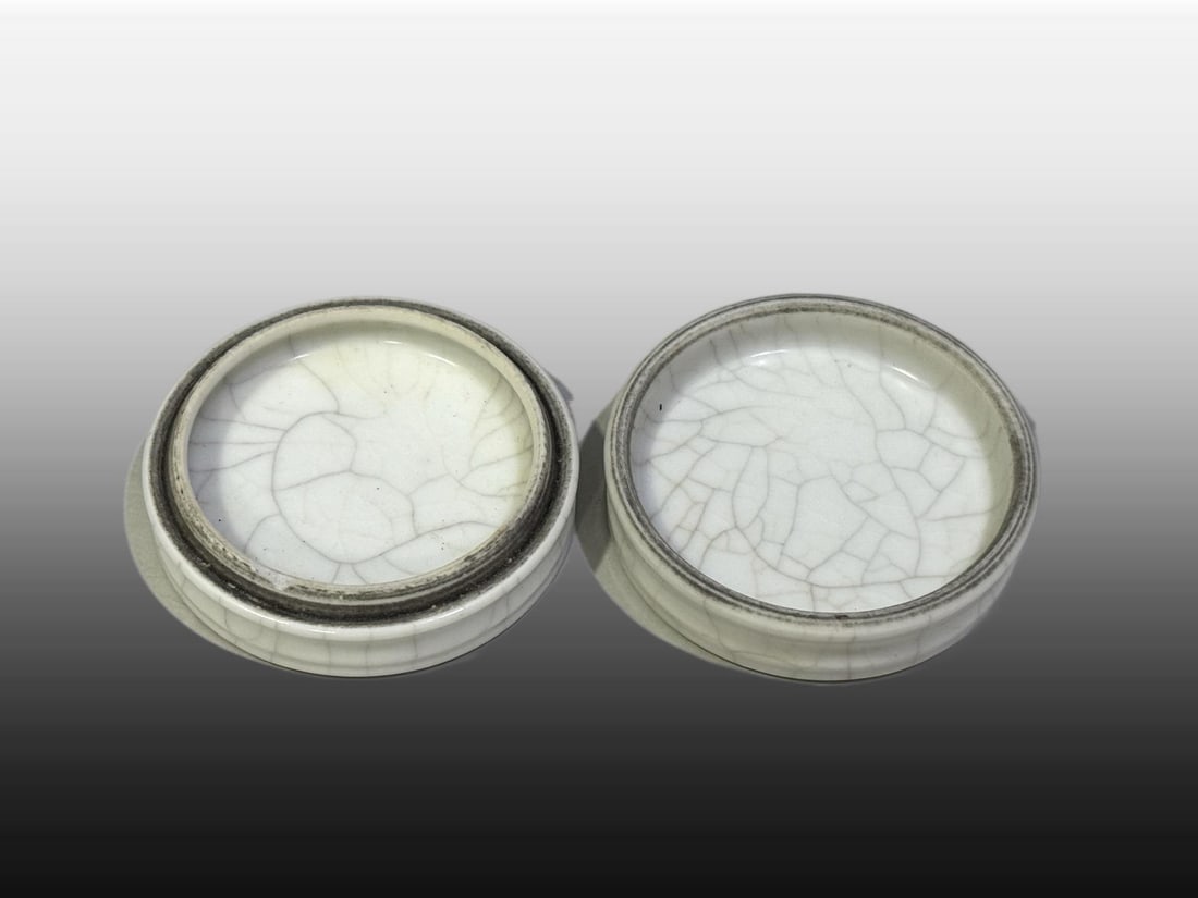 A Exquisite White Glaze Seal Box - 4