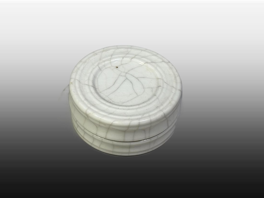 A Exquisite White Glaze Seal Box - 5