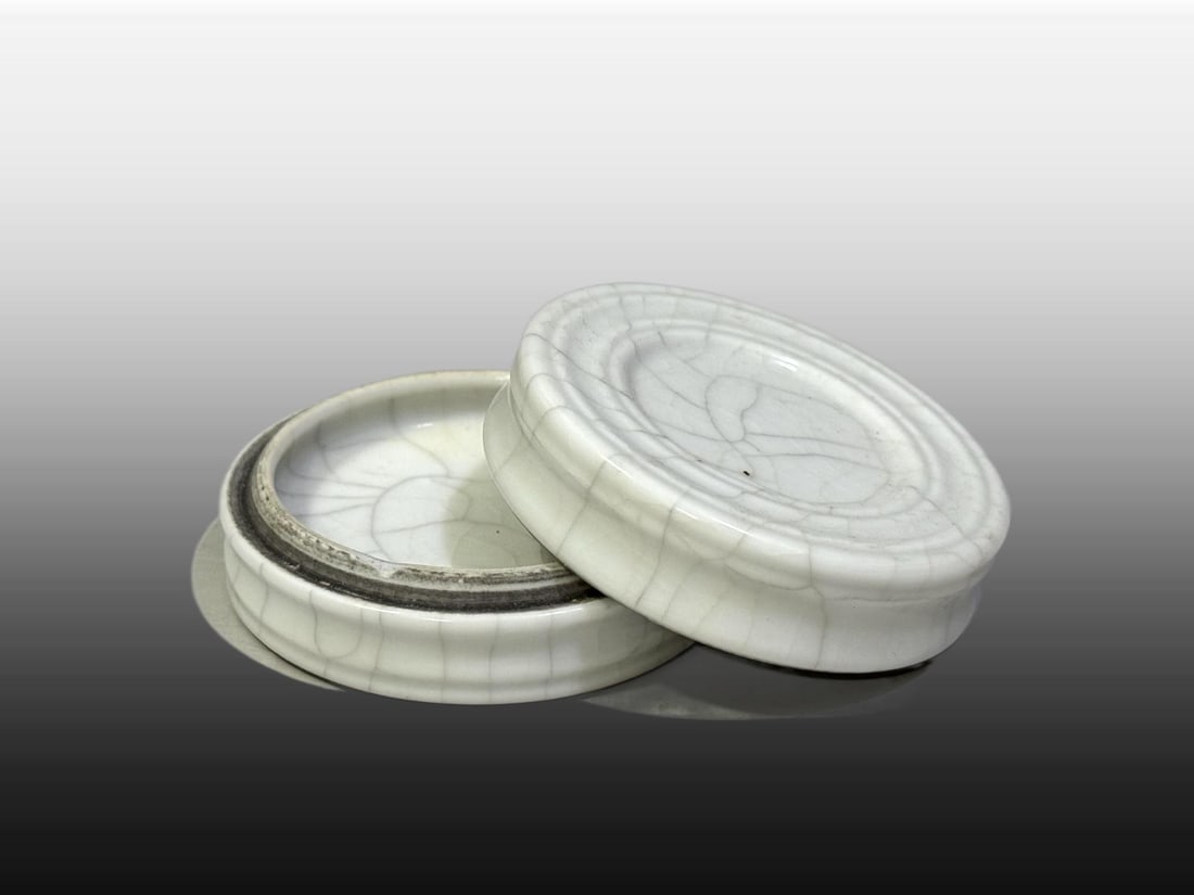 A Exquisite White Glaze Seal Box - 6