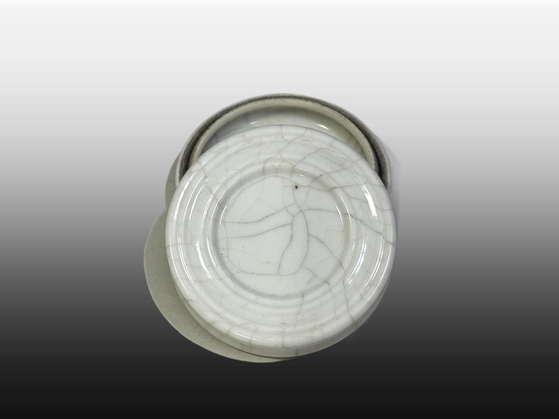 A Exquisite White Glaze Seal Box - 7