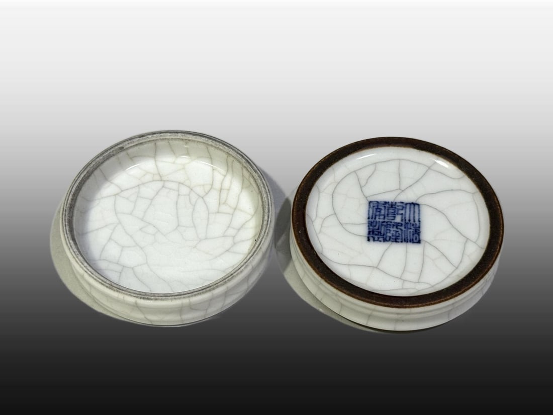 A Exquisite White Glaze Seal Box - 8